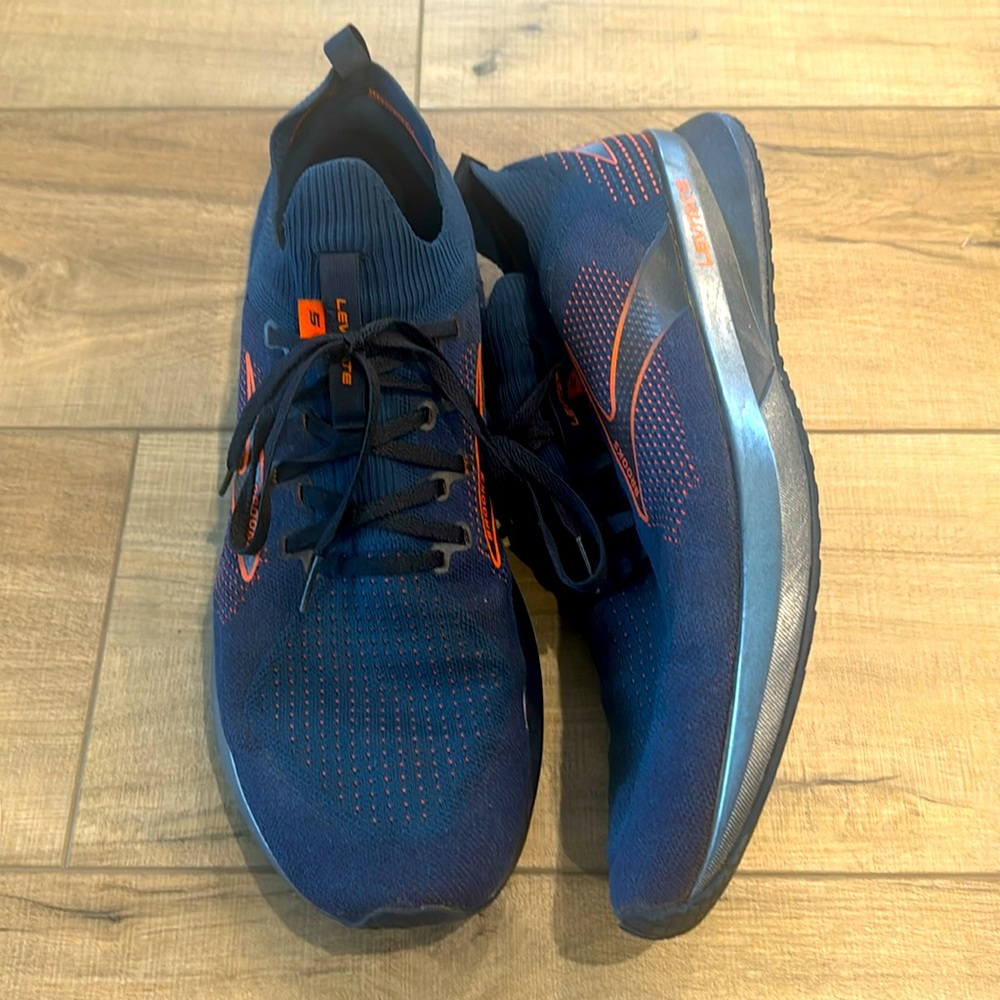 Brooks Levitate Size 13